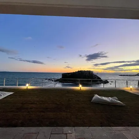 Bedwave Seaside Mansion *