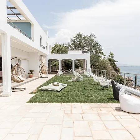 Bedwave Seaside Mansion *