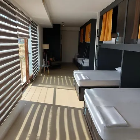 Bedwave Seaside Mansion Pireo