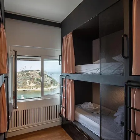 Hostel Bedwave Seaside Mansion