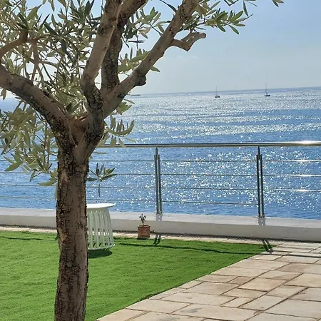 Bedwave Seaside Mansion Ostello