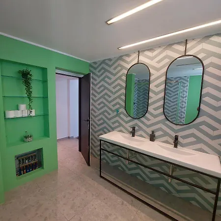 Bedwave Seaside Mansion Ostello