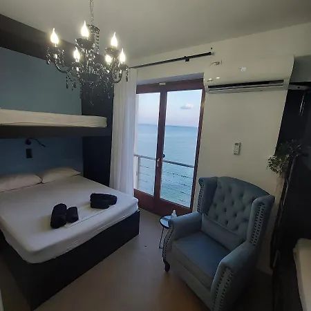 Bedwave Seaside Mansion Pireo