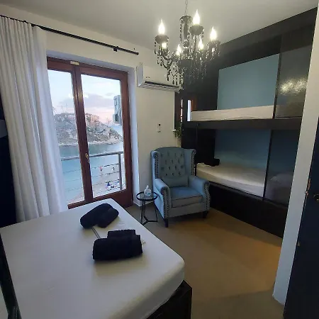 Bedwave Seaside Mansion Hostel *